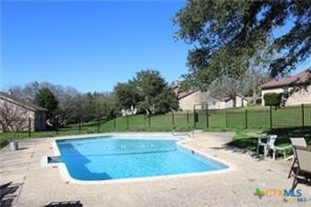 46 Oak Villa Road, Canyon Lake, TX 78133