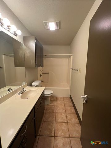 46 Oak Villa Road, Canyon Lake, TX 78133