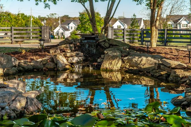 1745 Saundersville Rd, Hendersonville, TN 37075