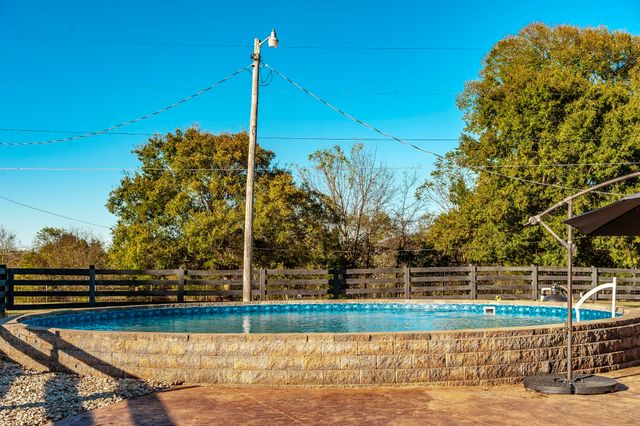 1745 Saundersville Rd, Hendersonville, TN 37075
