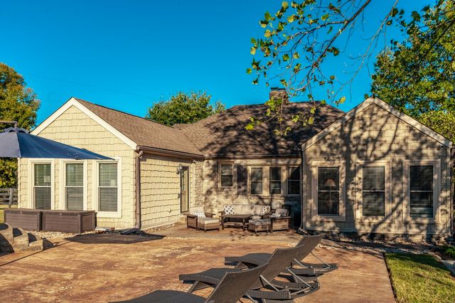 1745 Saundersville Rd, Hendersonville, TN 37075