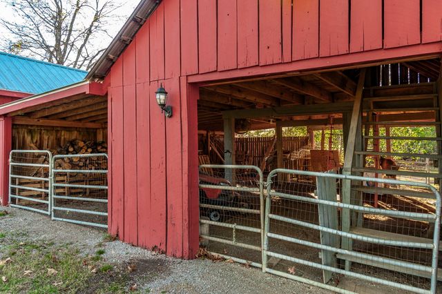 1745 Saundersville Rd, Hendersonville, TN 37075