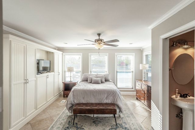 1745 Saundersville Rd, Hendersonville, TN 37075