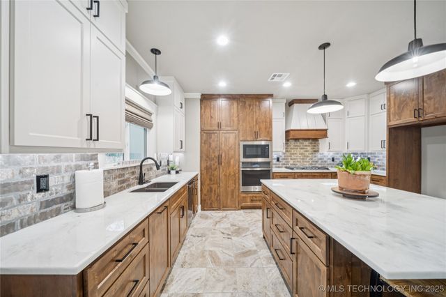 1255 N 4428 Road, Salina, OK 74365