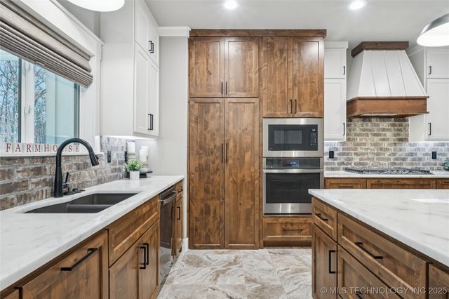 1255 N 4428 Road, Salina, OK 74365