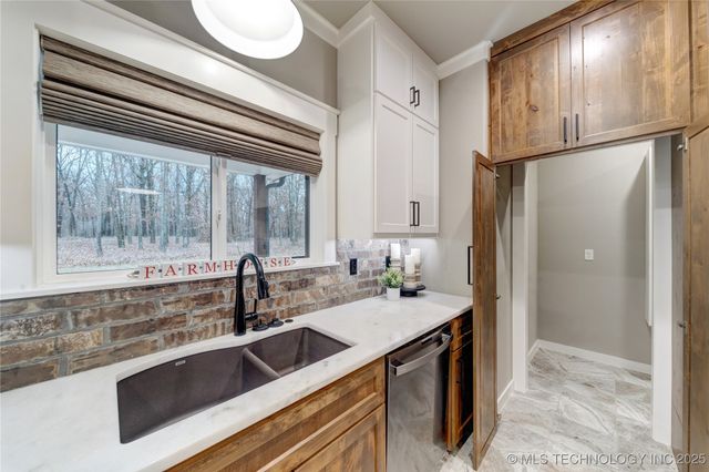 1255 N 4428 Road, Salina, OK 74365