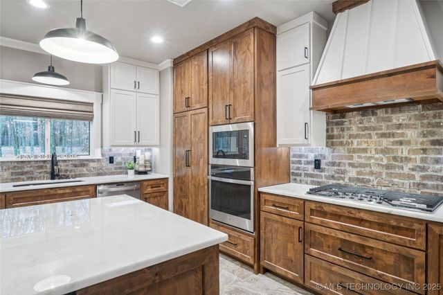 1255 N 4428 Road, Salina, OK 74365