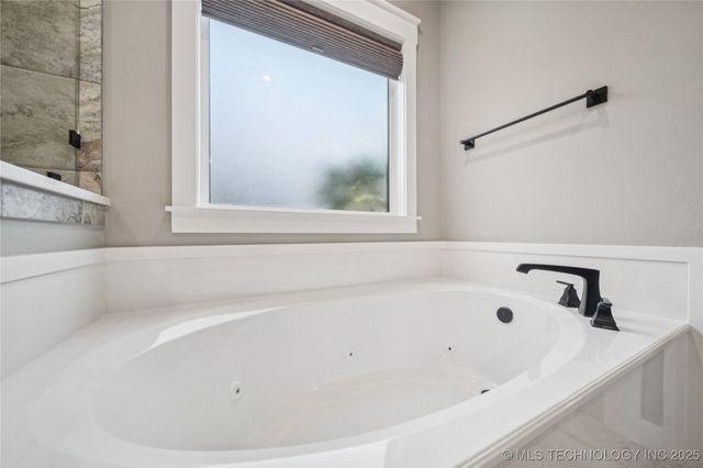 1255 N 4428 Road, Salina, OK 74365