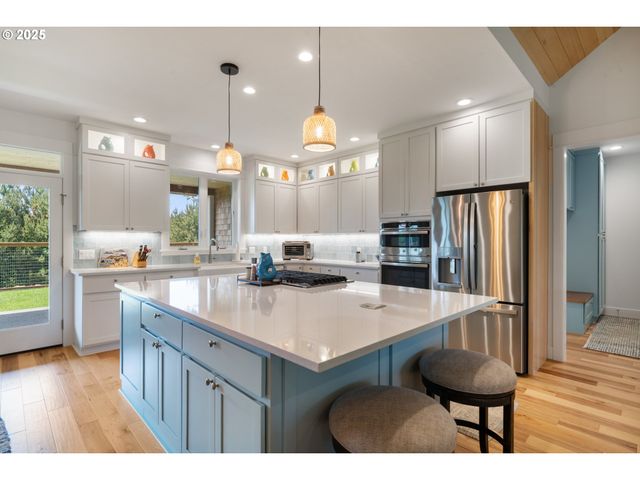 32996 PACIFIC BELLEVUE Ln, Warrenton, OR 97146