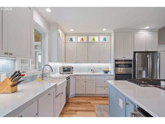 32996 PACIFIC BELLEVUE Ln, Warrenton, OR 97146