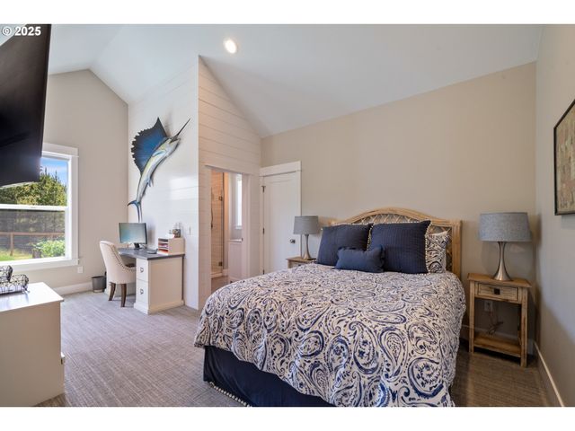 32996 PACIFIC BELLEVUE Ln, Warrenton, OR 97146