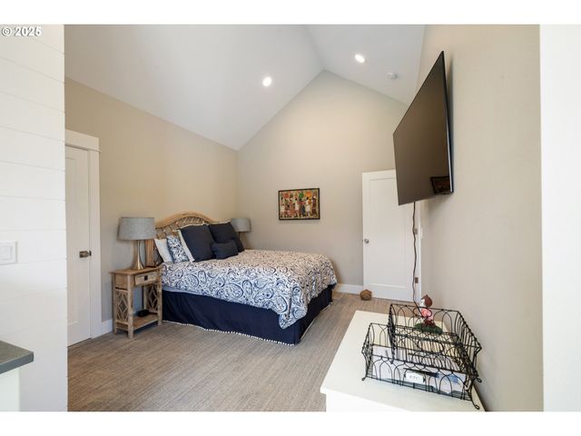 32996 PACIFIC BELLEVUE Ln, Warrenton, OR 97146