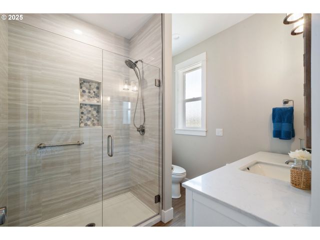 32996 PACIFIC BELLEVUE Ln, Warrenton, OR 97146