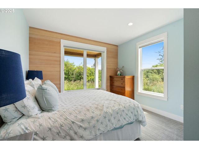 32996 PACIFIC BELLEVUE Ln, Warrenton, OR 97146