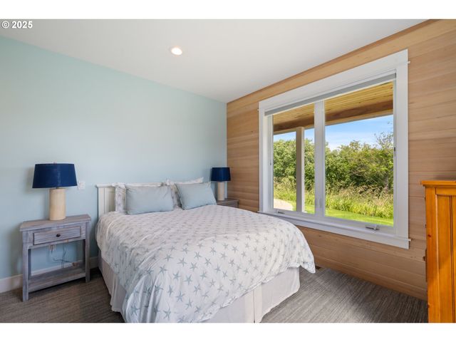 32996 PACIFIC BELLEVUE Ln, Warrenton, OR 97146