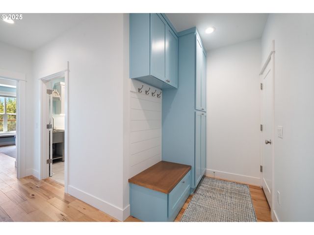 32996 PACIFIC BELLEVUE Ln, Warrenton, OR 97146