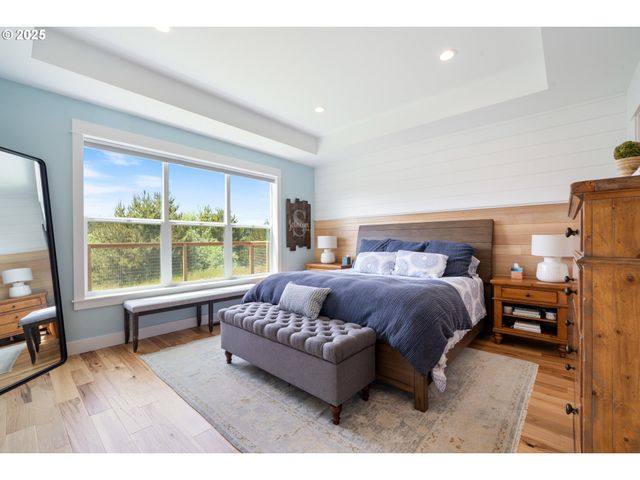 32996 PACIFIC BELLEVUE Ln, Warrenton, OR 97146