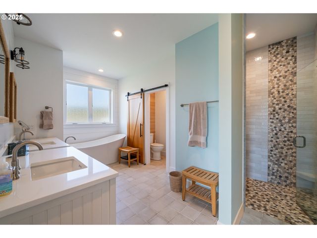 32996 PACIFIC BELLEVUE Ln, Warrenton, OR 97146