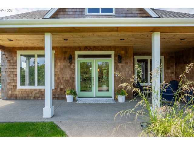 32996 PACIFIC BELLEVUE Ln, Warrenton, OR 97146