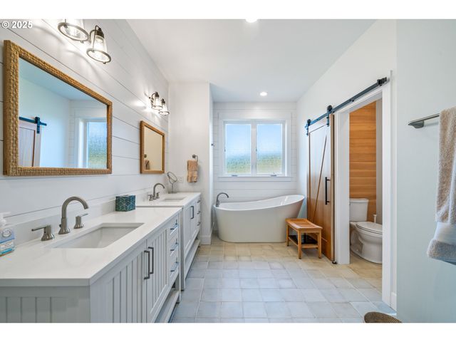 32996 PACIFIC BELLEVUE Ln, Warrenton, OR 97146