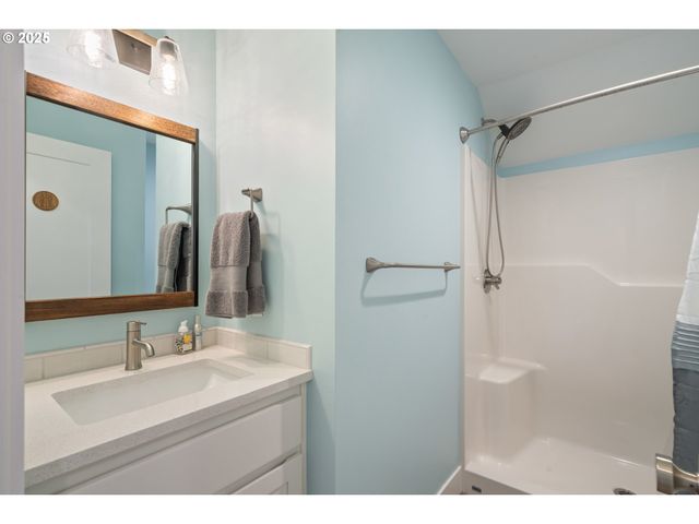 32996 PACIFIC BELLEVUE Ln, Warrenton, OR 97146