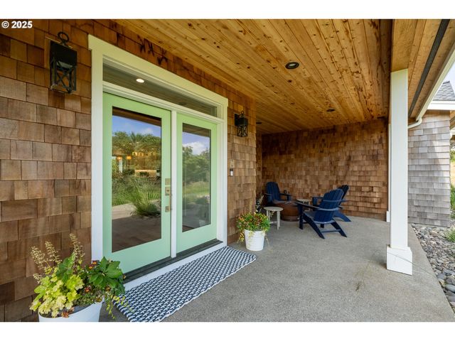 32996 PACIFIC BELLEVUE Ln, Warrenton, OR 97146