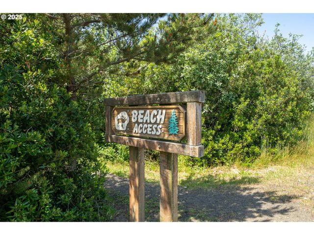 32996 PACIFIC BELLEVUE Ln, Warrenton, OR 97146