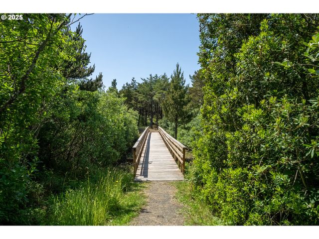 32996 PACIFIC BELLEVUE Ln, Warrenton, OR 97146