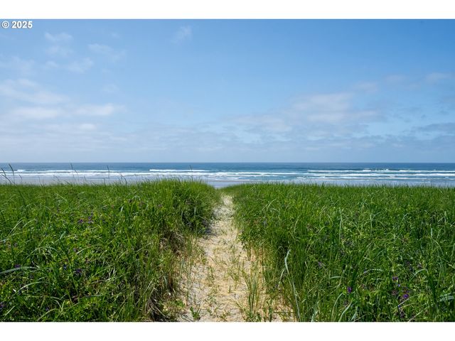 32996 PACIFIC BELLEVUE Ln, Warrenton, OR 97146