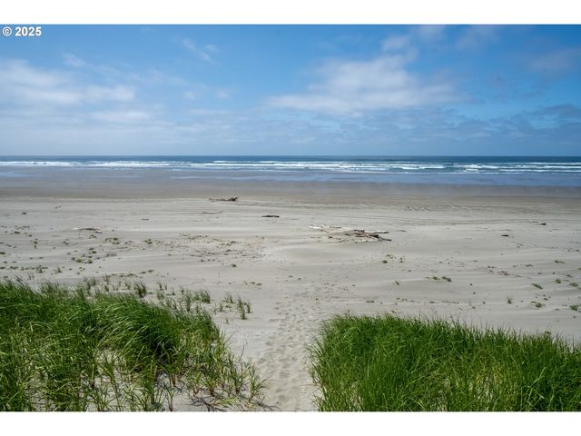 32996 PACIFIC BELLEVUE Ln, Warrenton, OR 97146