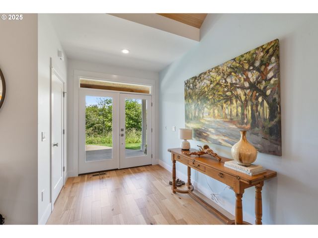 32996 PACIFIC BELLEVUE Ln, Warrenton, OR 97146