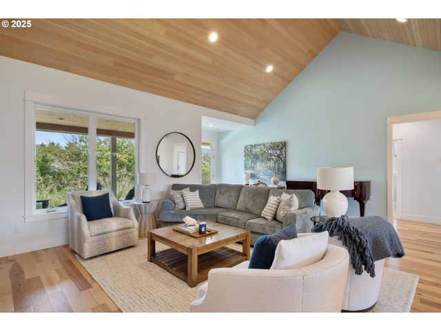 32996 PACIFIC BELLEVUE Ln, Warrenton, OR 97146