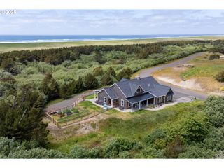 32996 PACIFIC BELLEVUE Ln, Warrenton, OR 97146