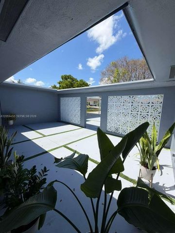 1030 NW 87th St 0, Miami, FL 33150