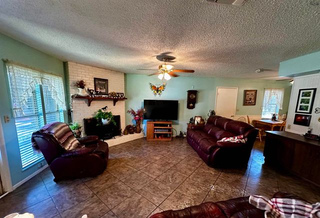 510 E PECAN, Seymour, TX 76380