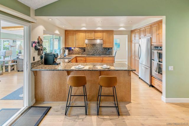 7945 Shadow Hill Dr, La Mesa, CA 91941