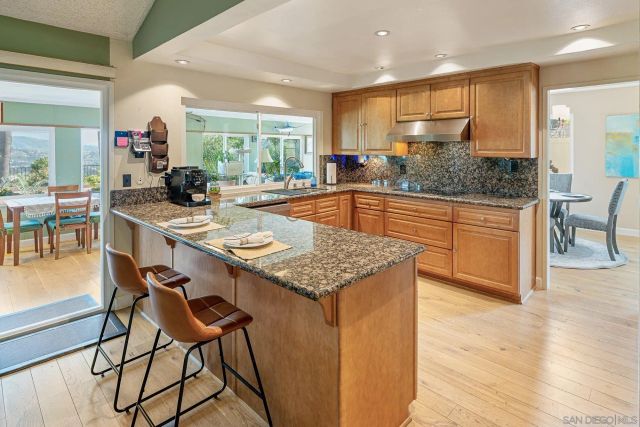 7945 Shadow Hill Dr, La Mesa, CA 91941