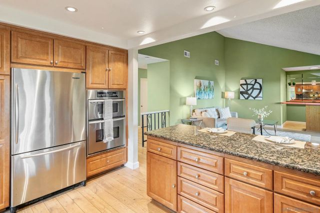 7945 Shadow Hill Dr, La Mesa, CA 91941