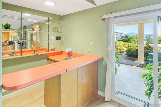 7945 Shadow Hill Dr, La Mesa, CA 91941