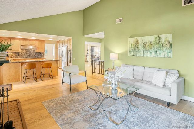 7945 Shadow Hill Dr, La Mesa, CA 91941