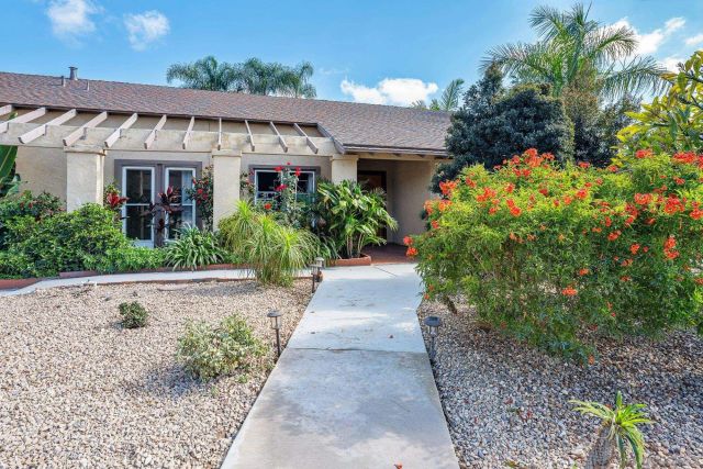 7945 Shadow Hill Dr, La Mesa, CA 91941