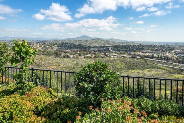 7945 Shadow Hill Dr, La Mesa, CA 91941