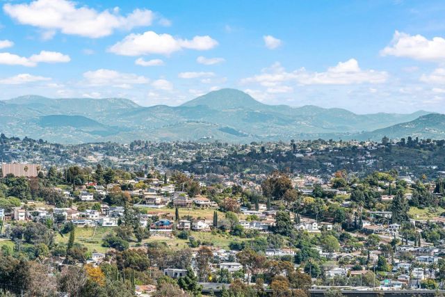 7945 Shadow Hill Dr, La Mesa, CA 91941