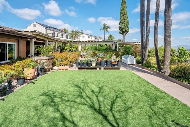 7945 Shadow Hill Dr, La Mesa, CA 91941