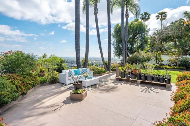 7945 Shadow Hill Dr, La Mesa, CA 91941