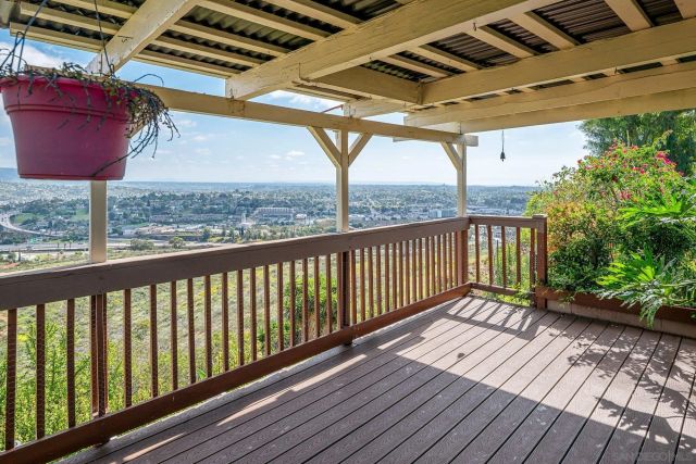 7945 Shadow Hill Dr, La Mesa, CA 91941