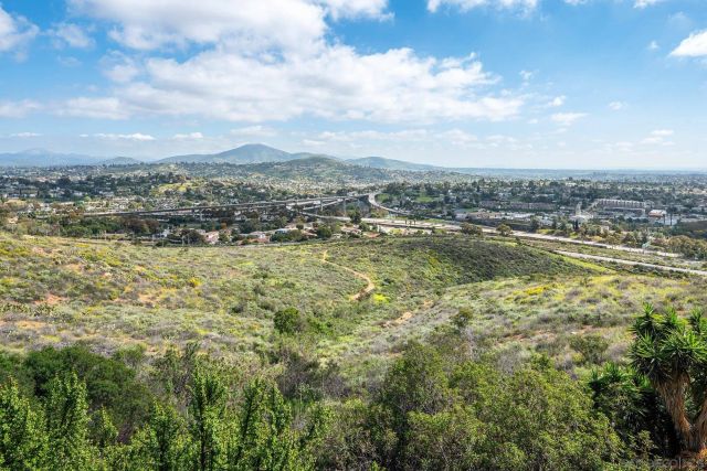 7945 Shadow Hill Dr, La Mesa, CA 91941