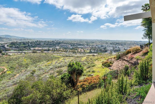 7945 Shadow Hill Dr, La Mesa, CA 91941