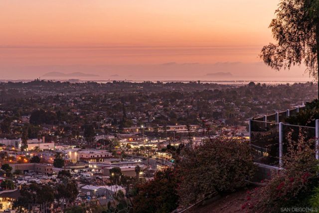 7945 Shadow Hill Dr, La Mesa, CA 91941