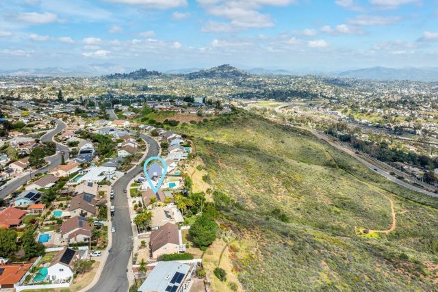 7945 Shadow Hill Dr, La Mesa, CA 91941